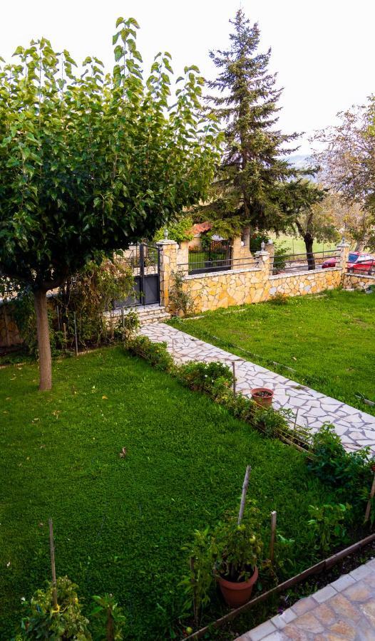 Ξενώνας Βυσωκά Kalavryta Bagian luar foto